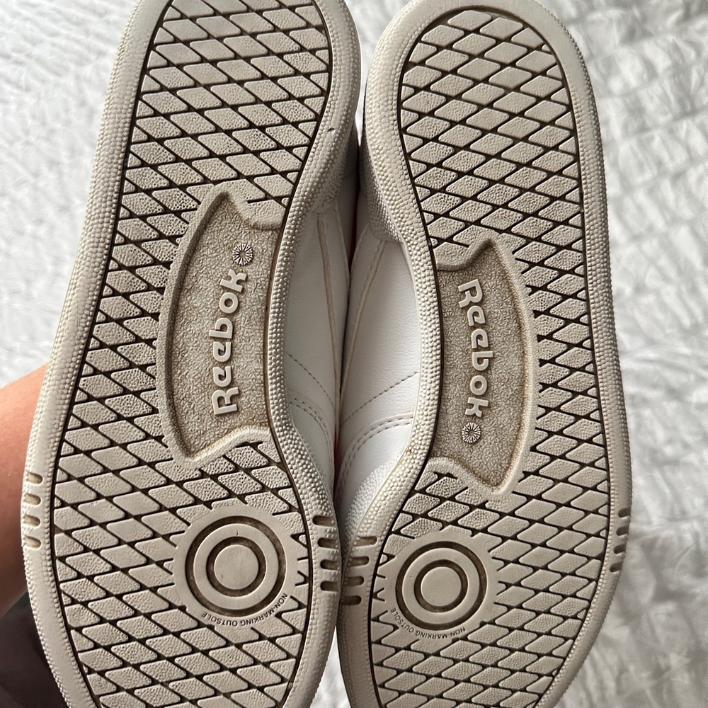 Pink Reebok sneakers - Picture 2 of 6